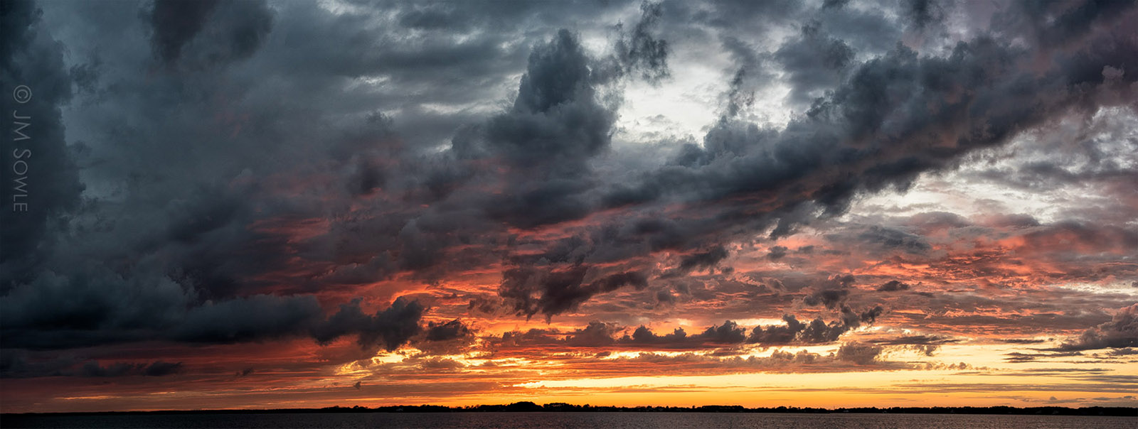 _JIM0199-0204-Pano_1600.jpg - A six-shot pano showing some sunset drama over Chincoteague Bay.