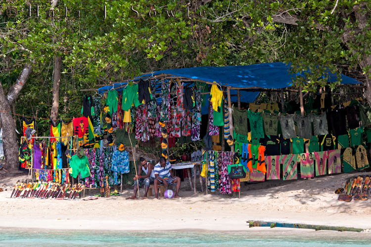 2011_01_18_BreezesGrande-10365-Edit750.jpg - One of the shops along the beach up from the resort.