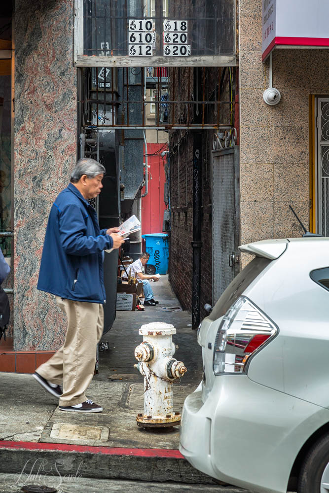 2015_05_California-10601-Edit1000.jpg - A view down the alley, the minute the guy in the alley saw us pointing cameras at him he was gone!