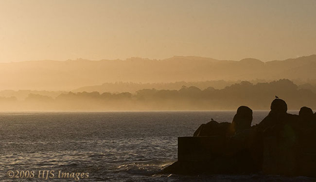 2008_02_07_Cali_0082.jpg - Sunrise over the bay, from Cannery Row, Monterey