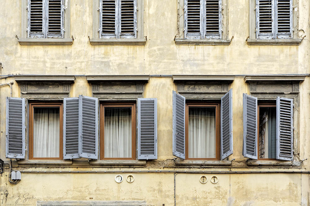 2017_09_09_Italy-10063_DxO_edit1000.jpg - I think that the shutters and windows of Florence fascinate many people, you see pictures of them all over the internet.  And since I'm like most people I had to post some of my own window and shutter shots as well.