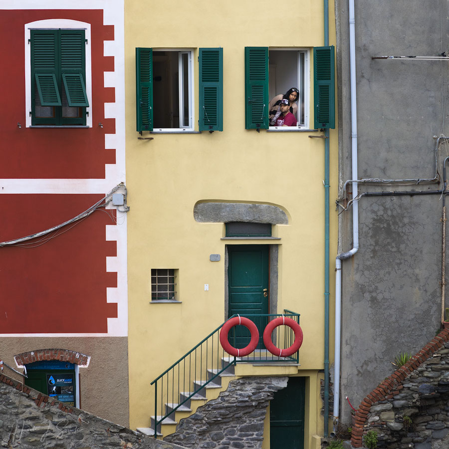 2017_09_16_Italy-10039-Edit1000.jpg - Near the harbor at Riomaggiore.