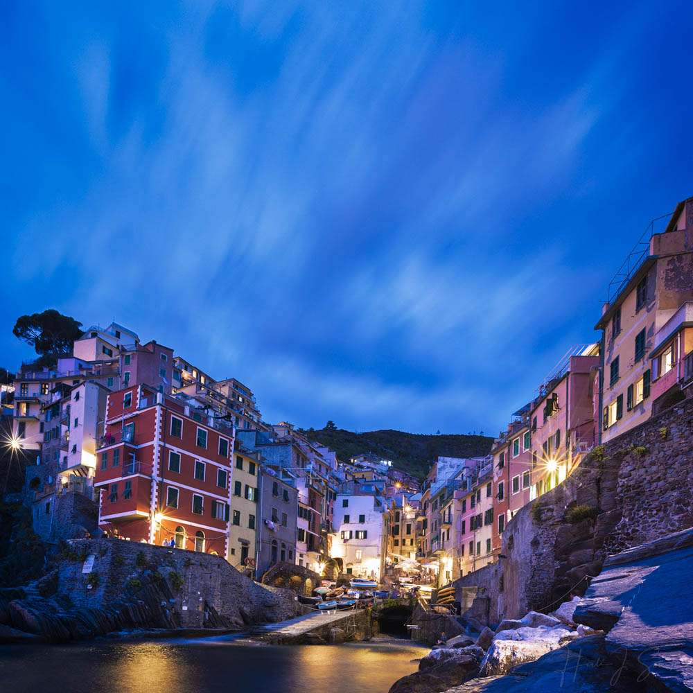 2017_09_16_Italy-10763-Edit1000.jpg - Blue hour, Riomaggiore harbor.
