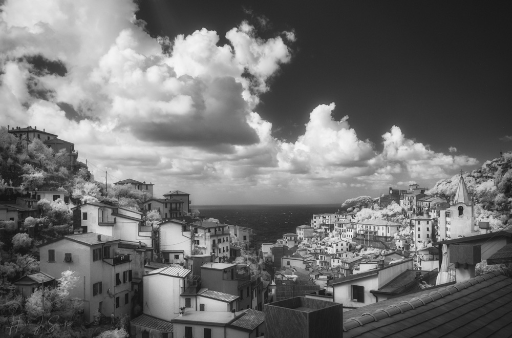 2017_09_17_Italy-10052-Edit1000.jpg - Riomaggiore Rooftops