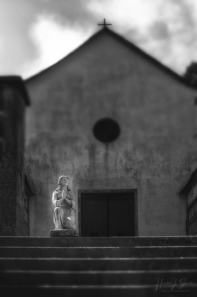 2017_09_19_Italy-10219-Edit1000-BW.jpg - Statuary and mausoleum at the cemetery on the hill, infrared.