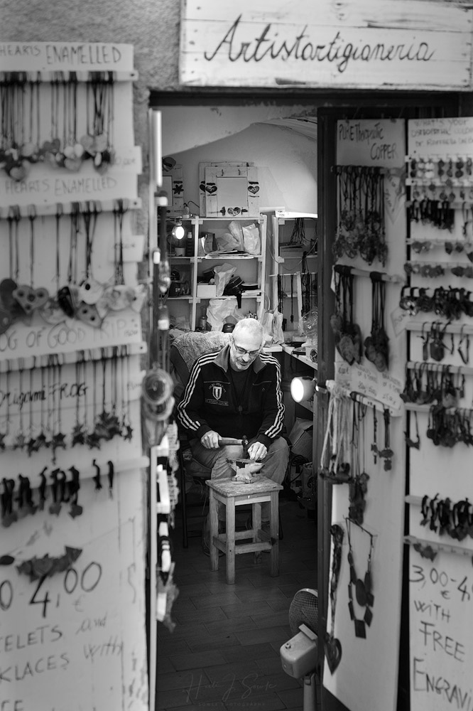2017_09_20_Italy-10118_DxO_Edit1000a.jpg - Artisan, Riomaggiore