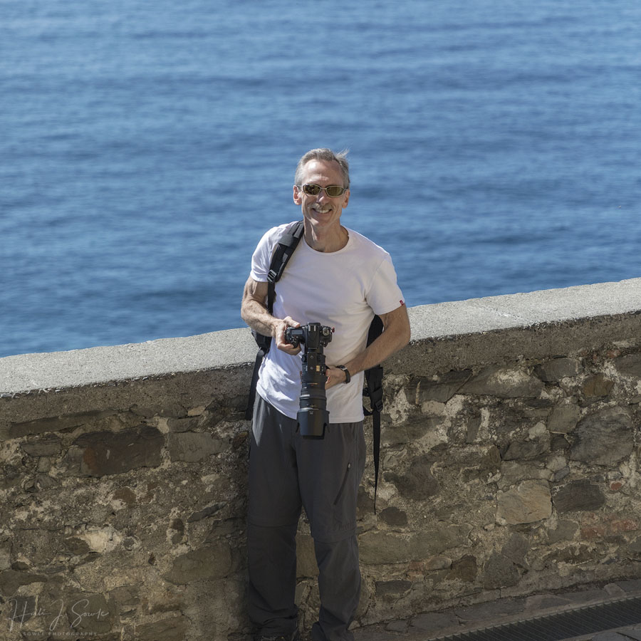 2017_09_20_Italy-10252-Edit1000.jpg - Mike, enjoying the sunshine and the warm breeze in Corniglia.