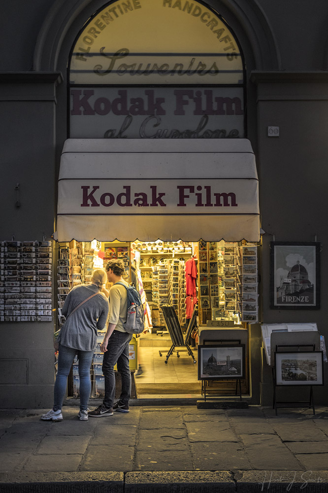 2017_09_21_Italy-10169-Edit1000.jpg - I did not see any film in this store in Florence