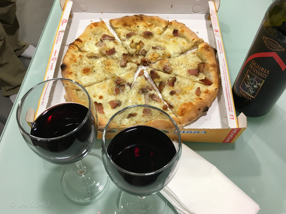 IMG_4589A.jpg - An inelegant meal, but still very satisfying!  We toasted a wonderful stay in Cinque Terre!