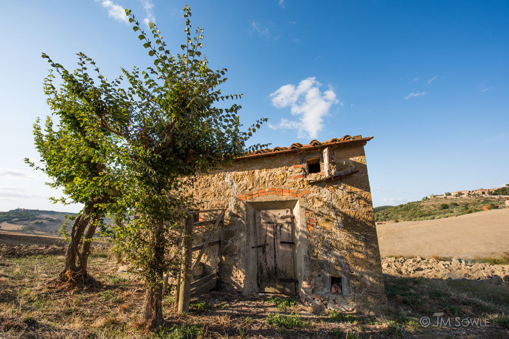 _JMS0815.jpg - And one last shot of the same farm outbuilding (near Montepulciano).