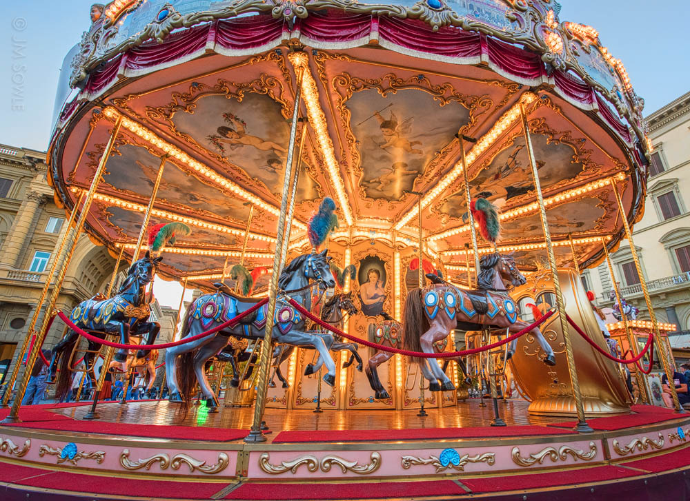 _JMS2980.jpg - Back in Florence once again, we went out for a walk and stopped by the carousel in the Piazza della Republica.