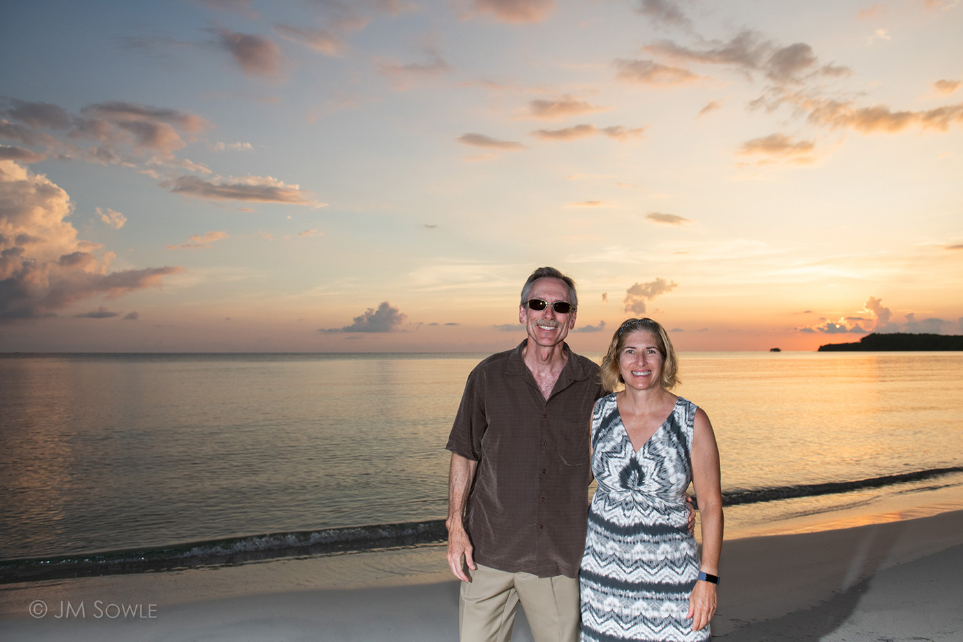 _MS405_1400.jpg - The only night that we brought out the cameras to shoot the sunset was a so-so sunset.  But we took some pictures anyway!  Two tripods and two flash units.  The color after sunset this evening was amazing, but we had dinner reservations and could not linger.