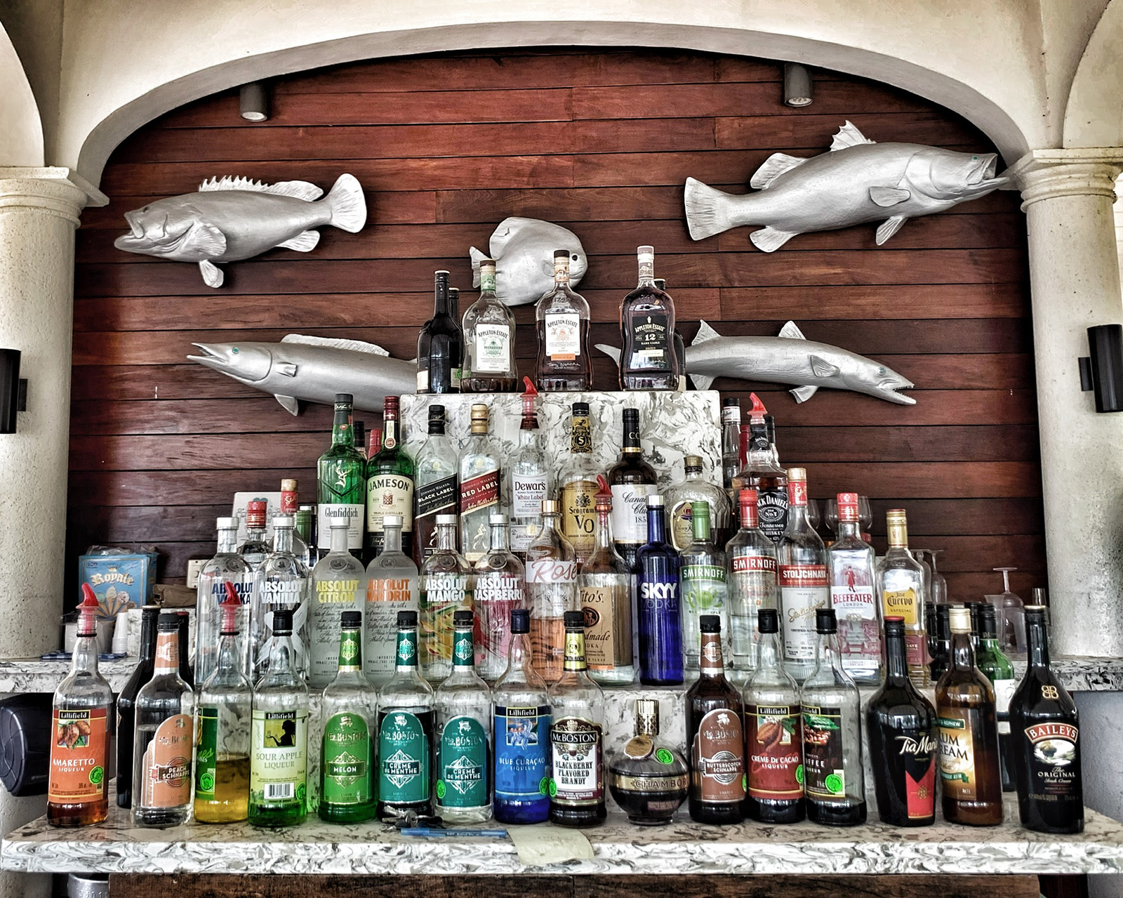 IMG-8382_Edit1600.jpg - One thing about Sandals bars, the main bars are always well stocked.