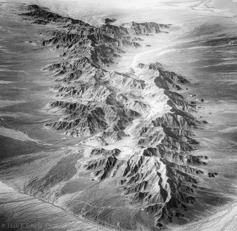 2017_05_SanDiegoandJoshuaTree-10004-Edit1000.jpg - A view of the mountains near San Diego from the airplane as we decended.  Infrared.