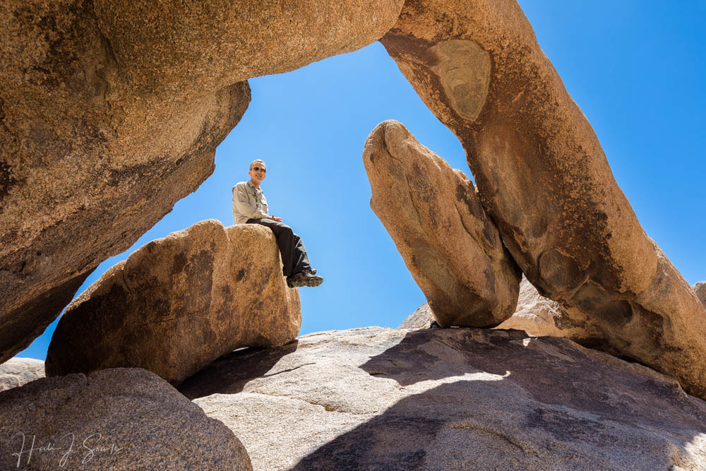 2017_05_SanDiegoandJoshuaTree-10440-Edit1000.jpg - We finally found The Arch at White Tank Campground.  Mike posing for me and giving an idea of the scale of these huge rock formations.