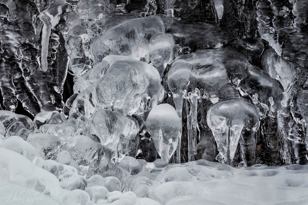 2016_01_11_Montana-10749-Edit1000.jpg - We stopped alongside the road to photograph this mostly frozen waterfall.  The intricate icicles were captivating to me.