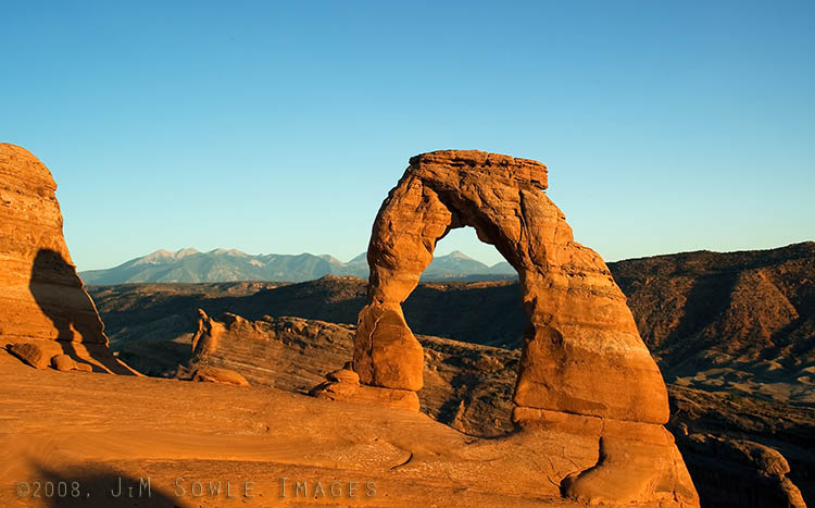 _DSC0525_2.jpg - This is the famous Delicate Arch, just moments before sunset.  I counted about 100 people watching the sunset from our location (there are two other popular viewing locations). It's only about a 3/4  mile hike in to this spot, but there is a little exposure at the end.