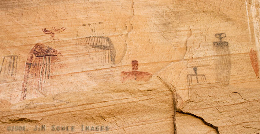 _JMS0282.jpg - This some of the rock art from the Canyonlands National Park.  This particular location is commonly known as the "ET" panel.  I'm sure that you can understand this.  More formally known as the Bartlett panel, this rock art is between 1300 and 2000 years old.