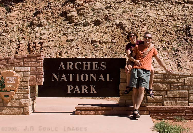 _JMS1135.jpg - On our way out of the park for the last time, we finally decided to take a shot by the entrance sign.