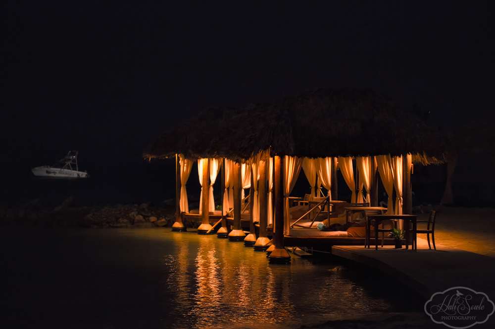 2014_01_SandalsNegril-10350-Edit1000-2.jpg - The concierge cabanas at night.