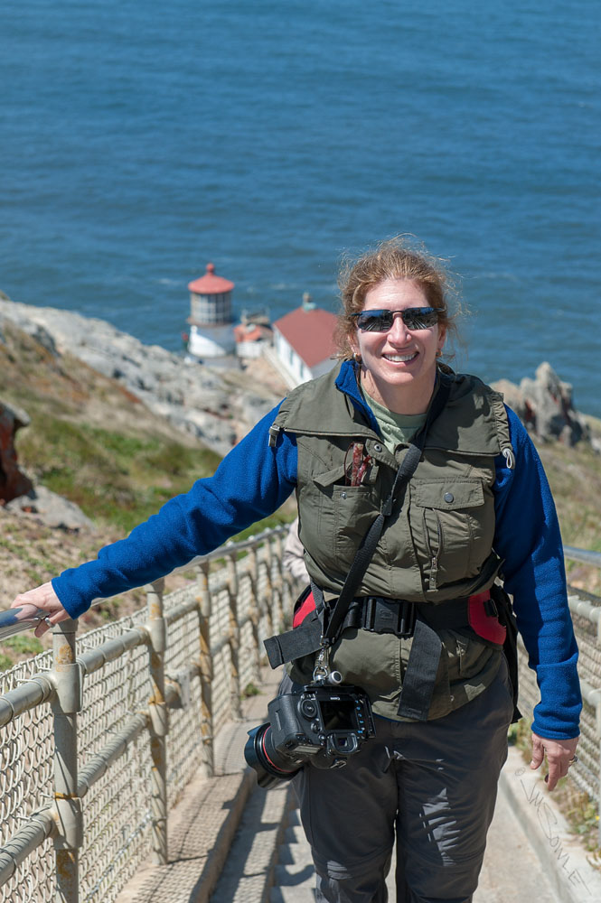 NorthCali2014_5.JPG - 308 steps down to the Pt Reyes Lighthouse?  No problem!  Out of the wind it was a warm day, but there was plenty of breeze here.  For interesting facts about this lighthouse, try this web page: http://www.nps.gov/pore/historyculture/people_maritime_lighthouse.htm