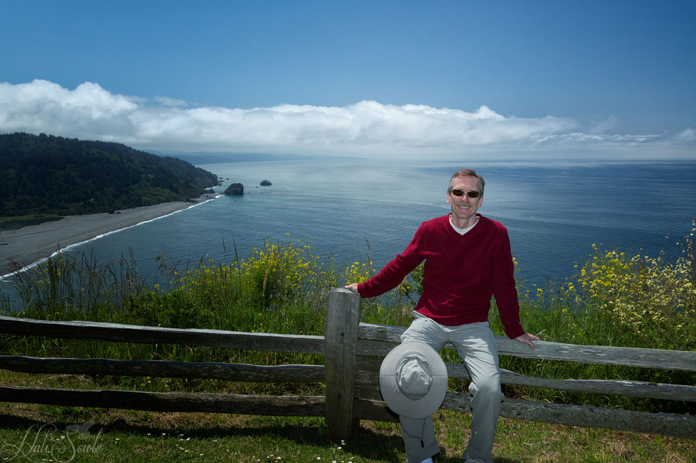 NorthCali2014_53.JPG - Mike on the overlook above the mouth of the Klamath River.