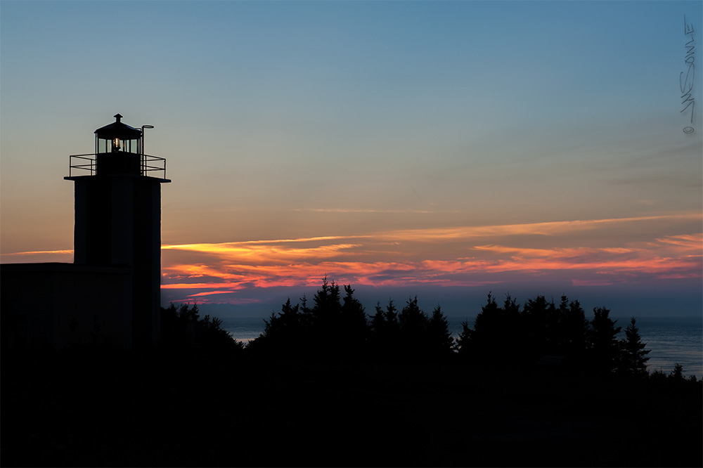 NovaScotia_23.JPG - Point Prim Lighthouse in Digby, Nova Scotia.  Just after sunset.