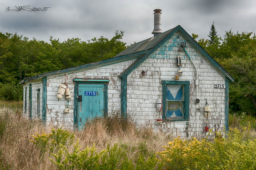 NovaScotia_50.JPG - House for sale!  Waterfront!   May need some work.  Near the Sandy Point lighthouse.