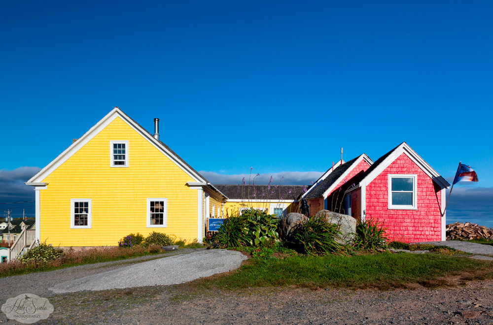NovaScotia_56.JPG - Peggy's Cove has many pretty little shops and stores yet it isn't nearly as touristy as, say, Newport because it is still a working fishing village.  While they still fish there in the summer, In October and November after the tourists leave the residents of the town take out their boats to go fishing and lobstering full time during the winter months.