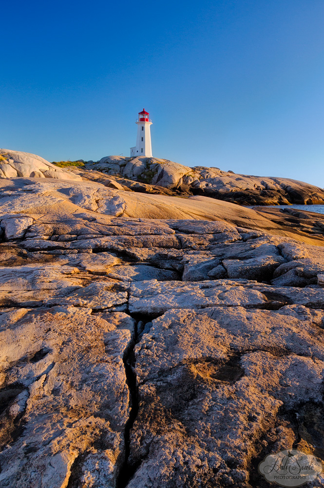 NovaScotia_58.JPG - The Lighthouse at Peggy's Cove.