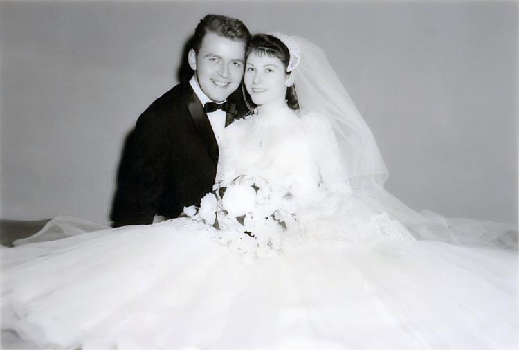 D02_MomAndDad.jpg - Bride and groom on their wedding day