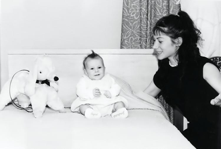 D05_DebAndMom.jpg - April 1959