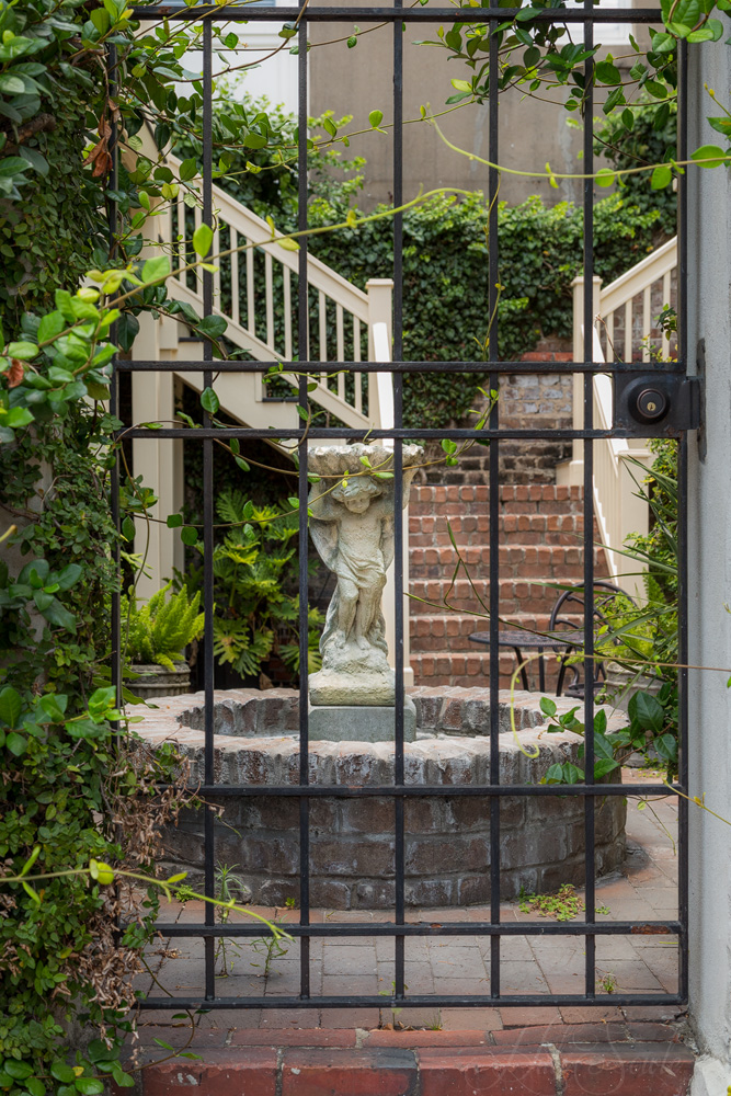 2016_06_Savannah_Charleston-10315-Edit1000.jpg - A slightly different perspective on the same garden as the last image, this time with a "normal" camera.