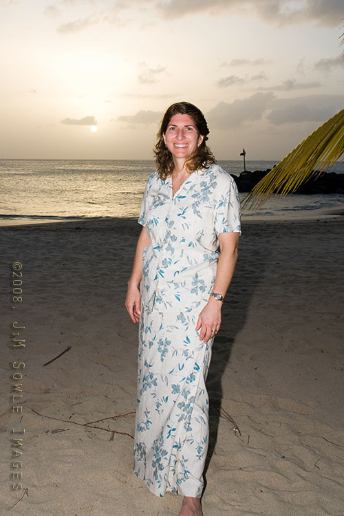 _DSC0238.jpg - The first few sunsets were not that great because of some clouds on the horizon.  That didn't stop us from going out to take some shots anyway!