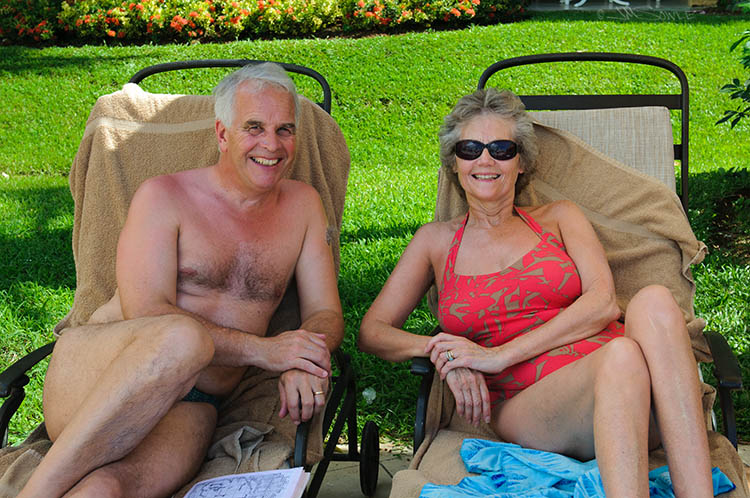 _MIK1191.jpg - Cliff and Carol were two more Dutch regulars, and our friendly pool-side neighbors for many days.