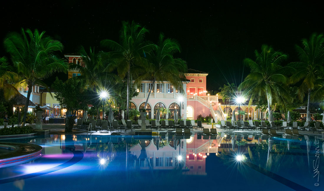 _DSC0339.jpg - While Hali was doing the fish-eye shot, Mike was taking this one of the main pool.