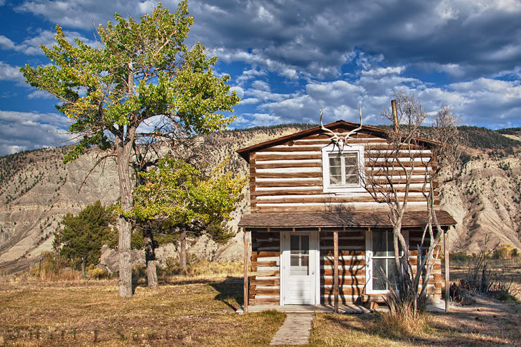 2010_10_03_Yellowstone-10444_HDR-Edit750.jpg - I loved this little house at the edge of the town of Mammoth, with the antelope skull over the window and the big panes of glass.
