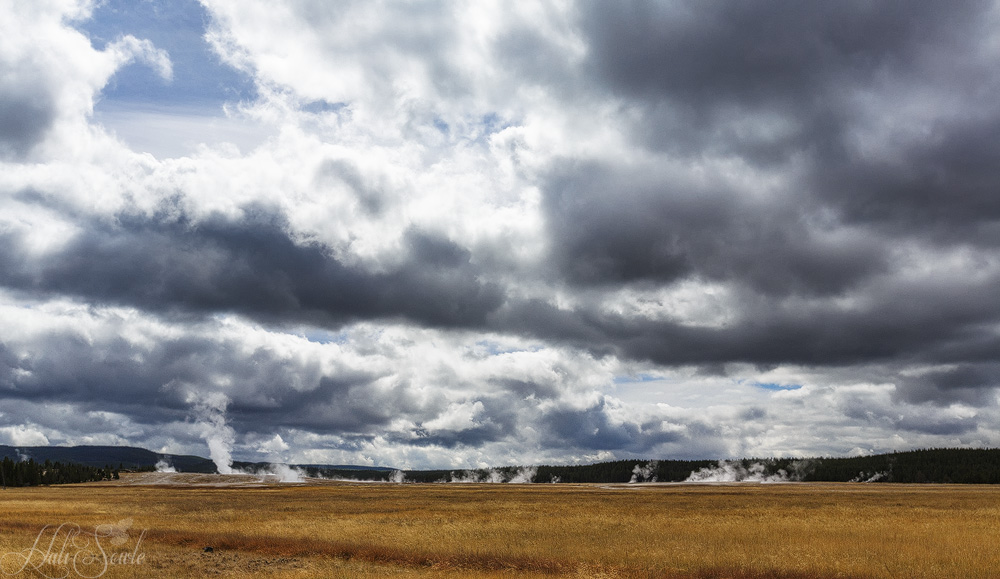 2015_09_18_Yellowstone-10307-Edit1000.jpg - Our last day staying in Gardiner gave us the clearest skies so we decided to spend the afternoon at the Upper Geyser Basin.  We timed it to see Old Faithful do her thing and then took the boardwalk up to Morning Glory Pool and then back down.
