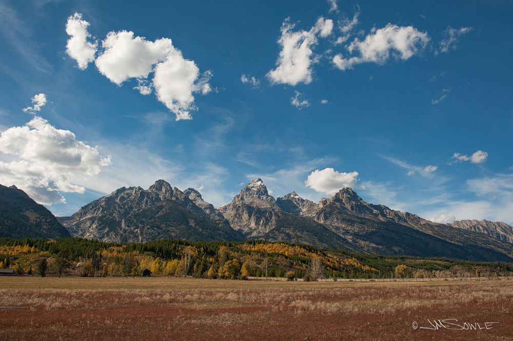 _JIM0835.jpg - I guess you get bored with views like this if you live in Jackson.  Us tourists can't get enough of it!  Grand Teton NP.