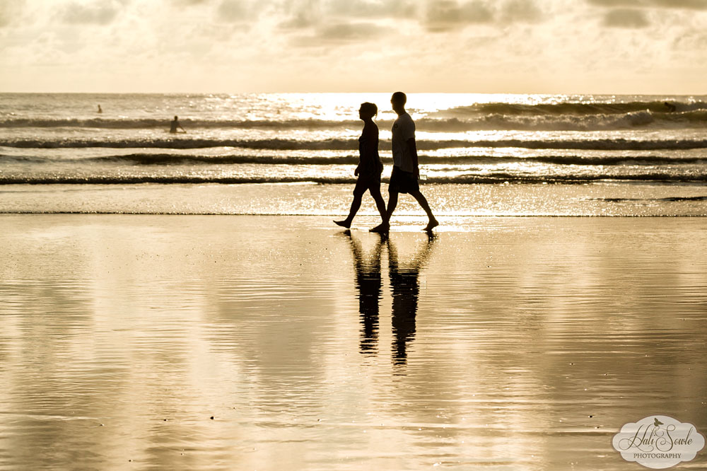 CostaRica2013_22a.jpg - Late afternoon stroll along the beach.