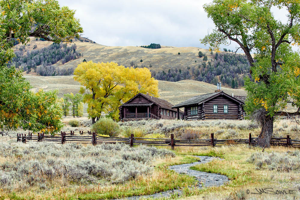 _JIM0181LG.jpg - The Lamar Ranger Station / Yellowstone Institute on an overcast day.